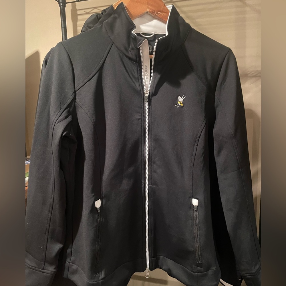 Winged Foot Zero Restriction Woman’s Golf full zip up Jacket. Size Large.